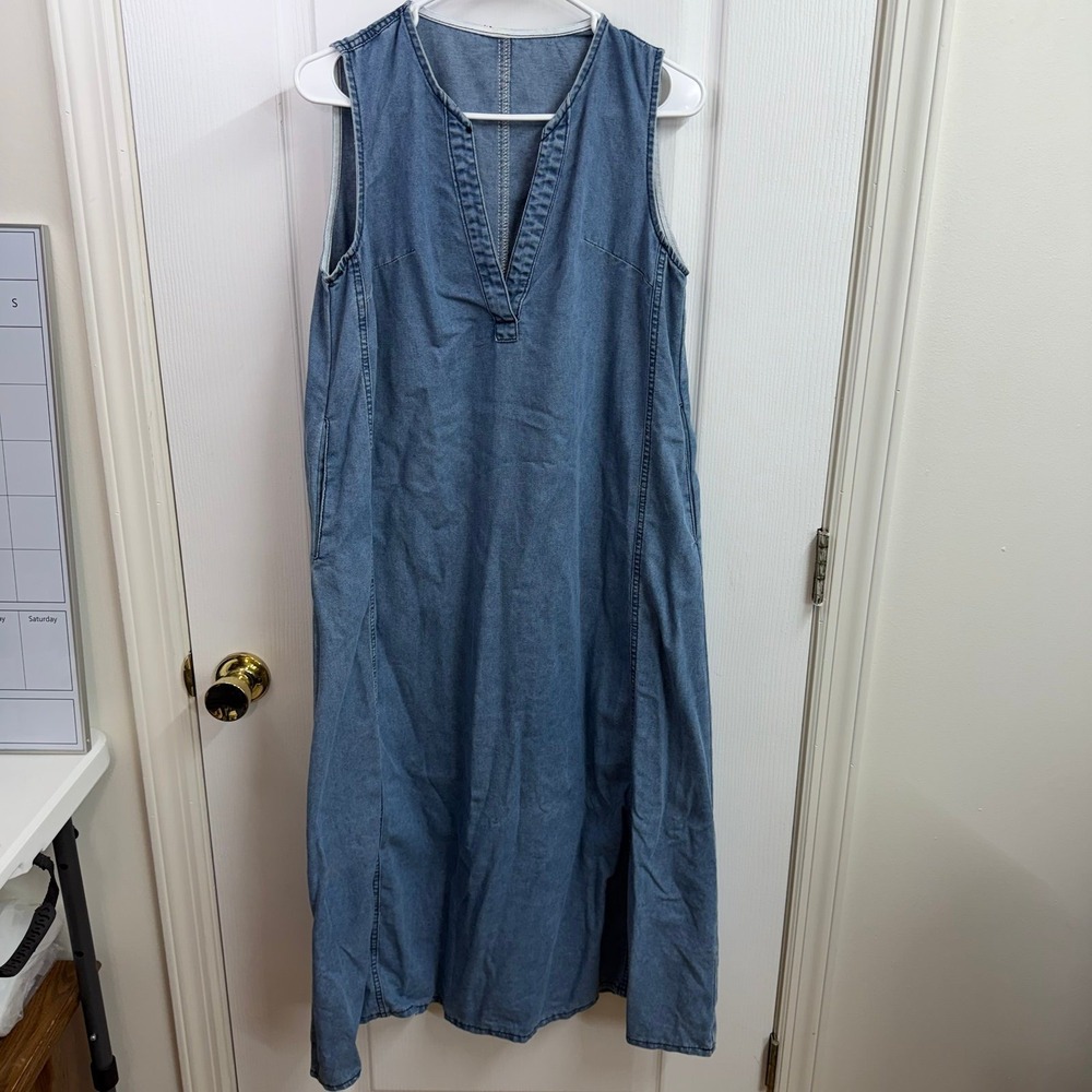 Women's blue light wash sleeveless v-neck midi casual summer dress cotton medium